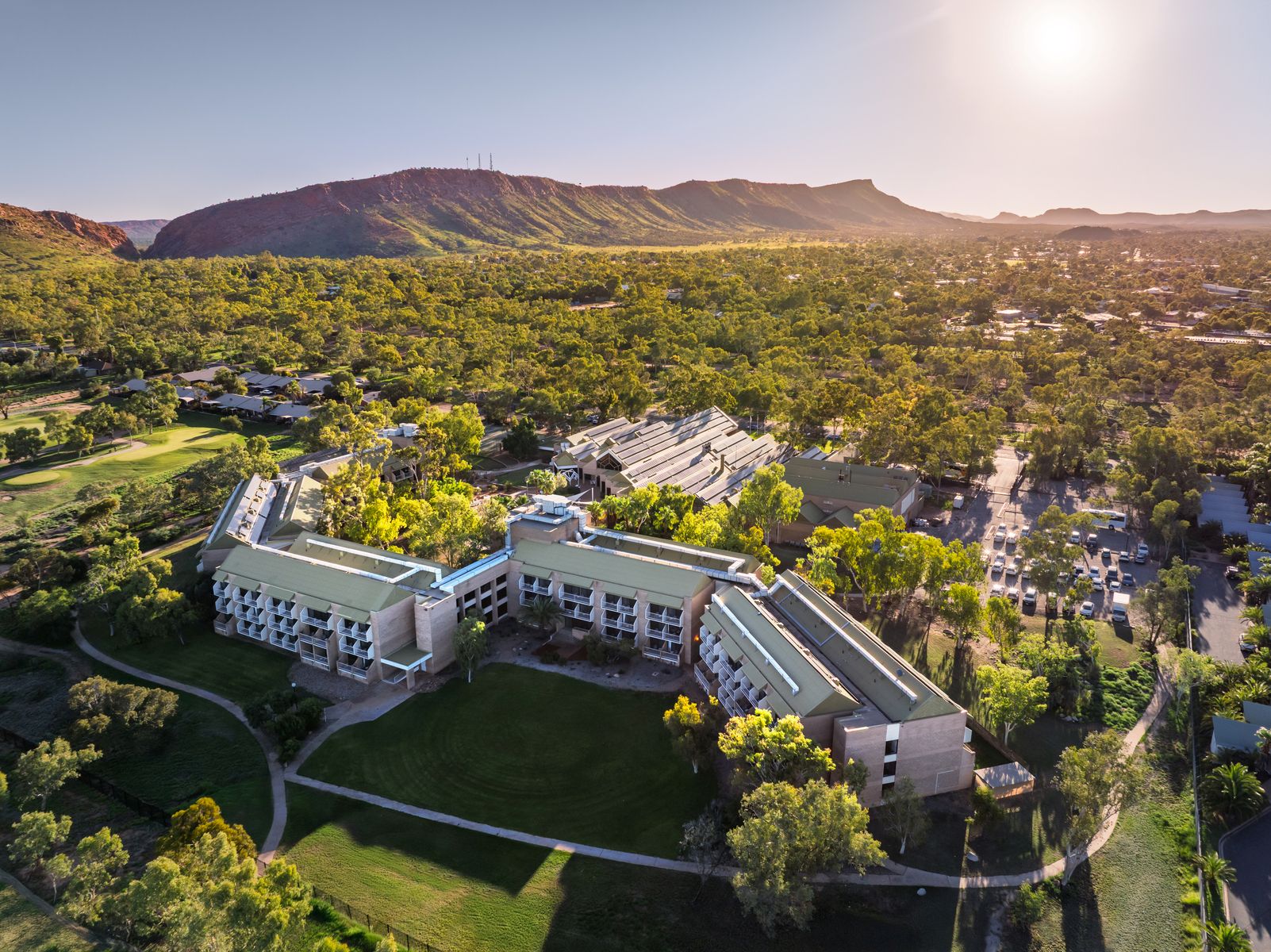 På vores rejse i Austrailien har vi ophold på det 4-stjernede DoubleTree by Hilton Hotel Alice Springs i udkanten af Alice Springs. Foto Viktors Farmor