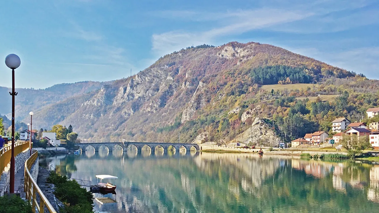 Broen over floden Drin i Visegrad i Bosnien. Foto Lise Blom