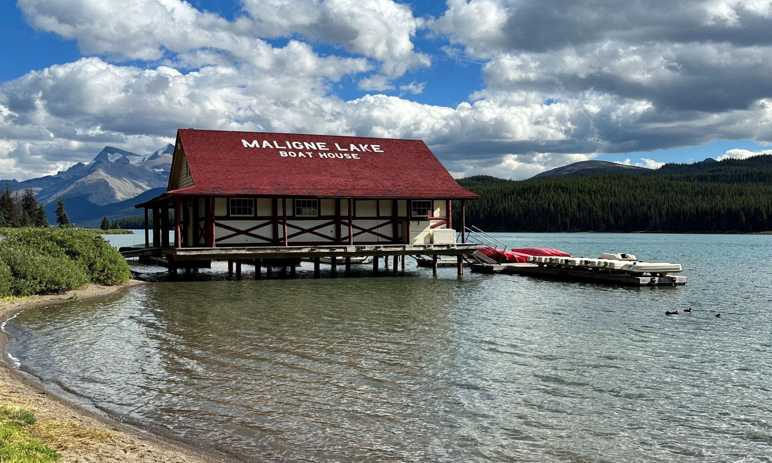 Maligne Lake Boat House ved Jasper. Foto Maria Kring