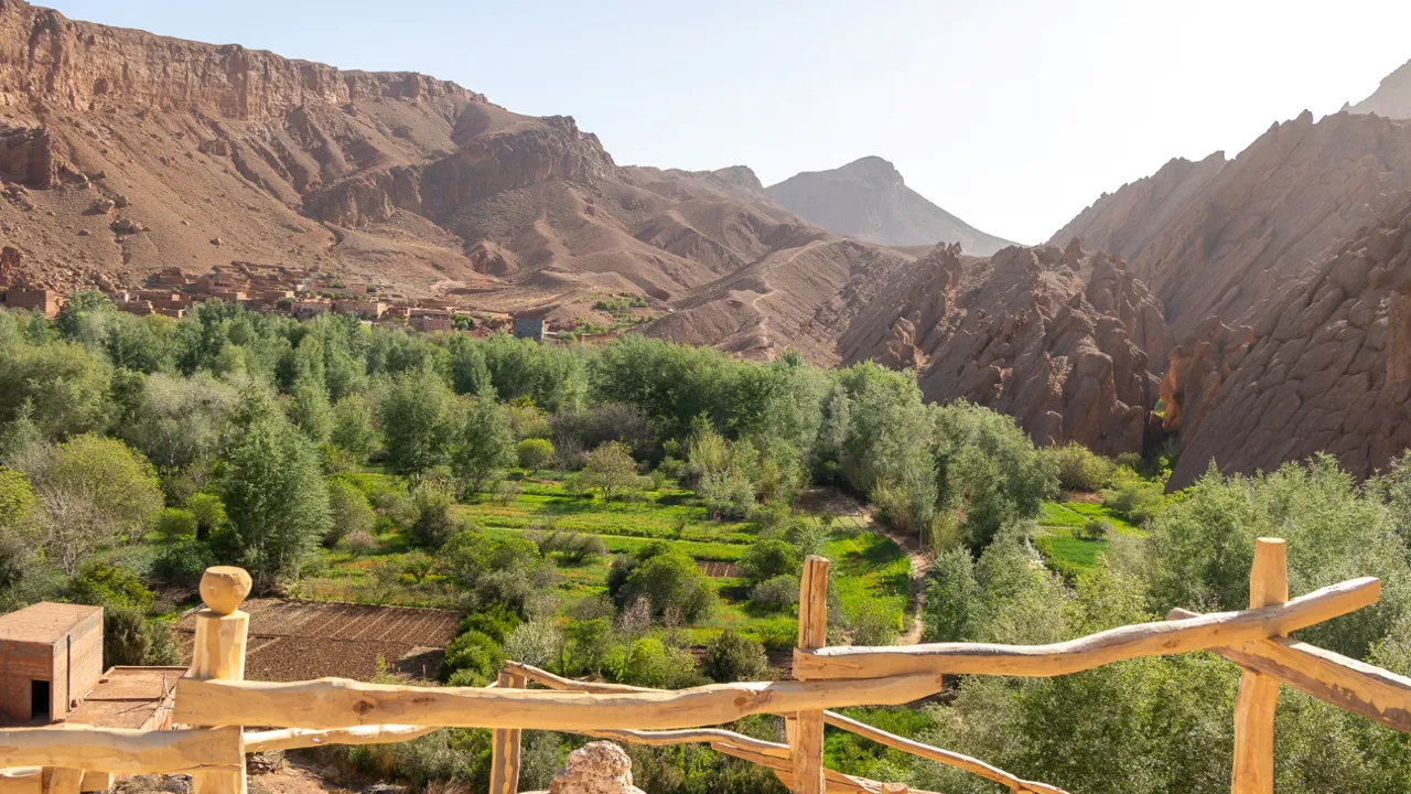 Mellem gode bjerge finder vi de frugtbare oaser. Foto Verner Rud Nielsen