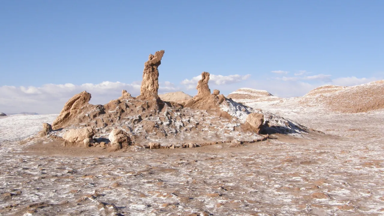 De sjove klippeformationer i Månedalen i Atacama er dannet af salt og ler. Foto Bo Kristensen