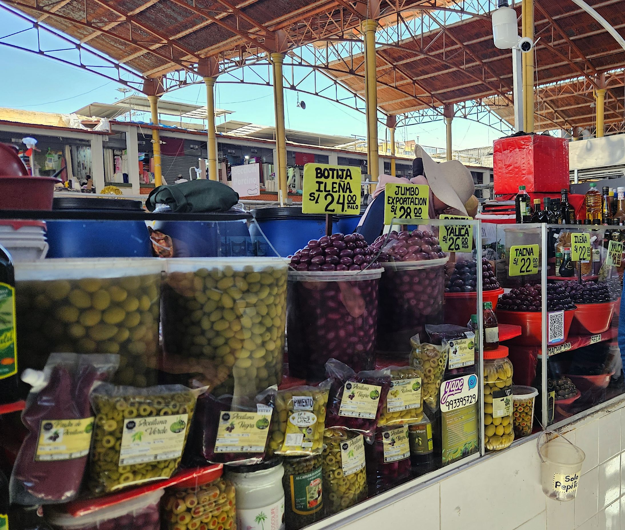 San Camilo marked med lækre lokale oliven. Foto Hanne Christensen