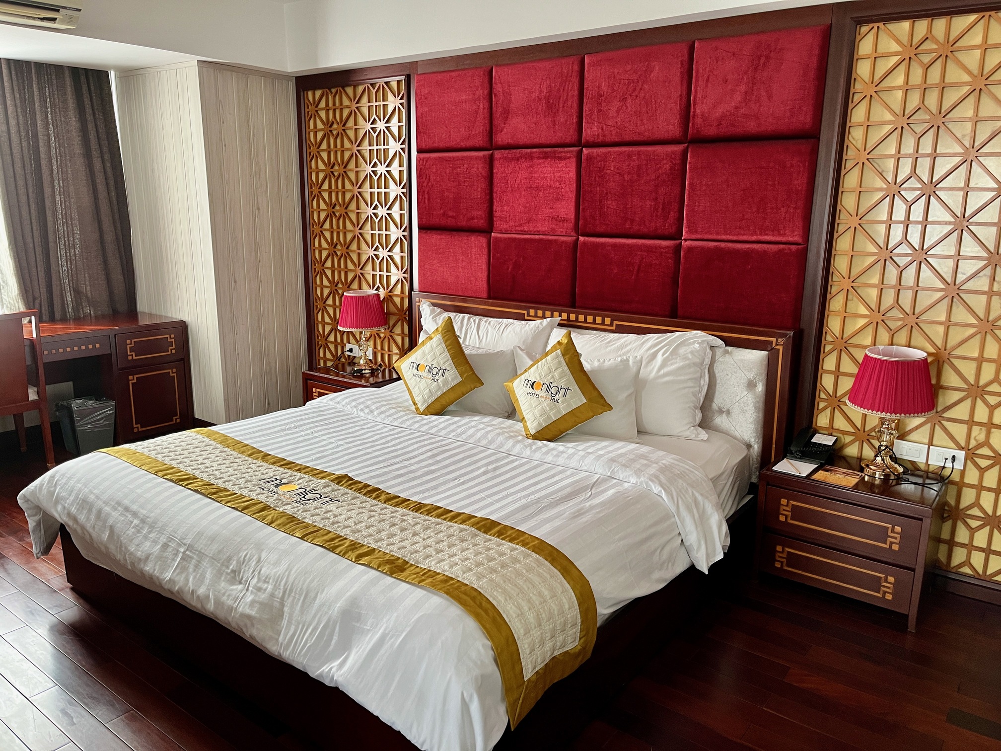 Værelse på Moonlight Hotel Hue. Foto af Anders Stoustrup