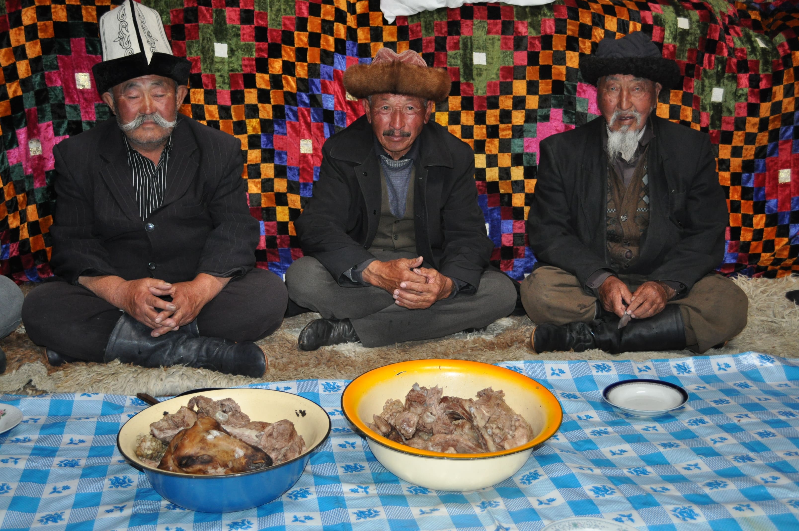 Nomader nær Son Kul Søen. Foto Viktors Farmor