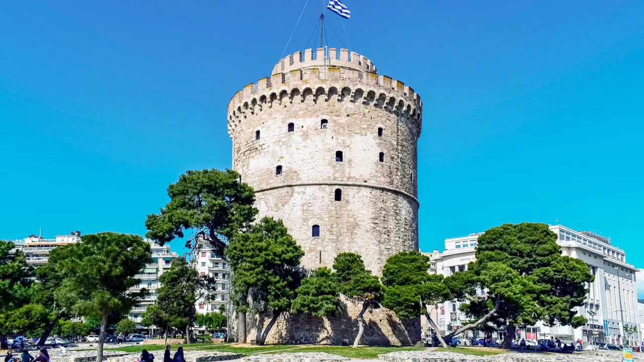 Thessalonikis kendetegn, Det Hvide Tårn, ligger ved byens havnefront. Foto Dimitris Vetsikas
