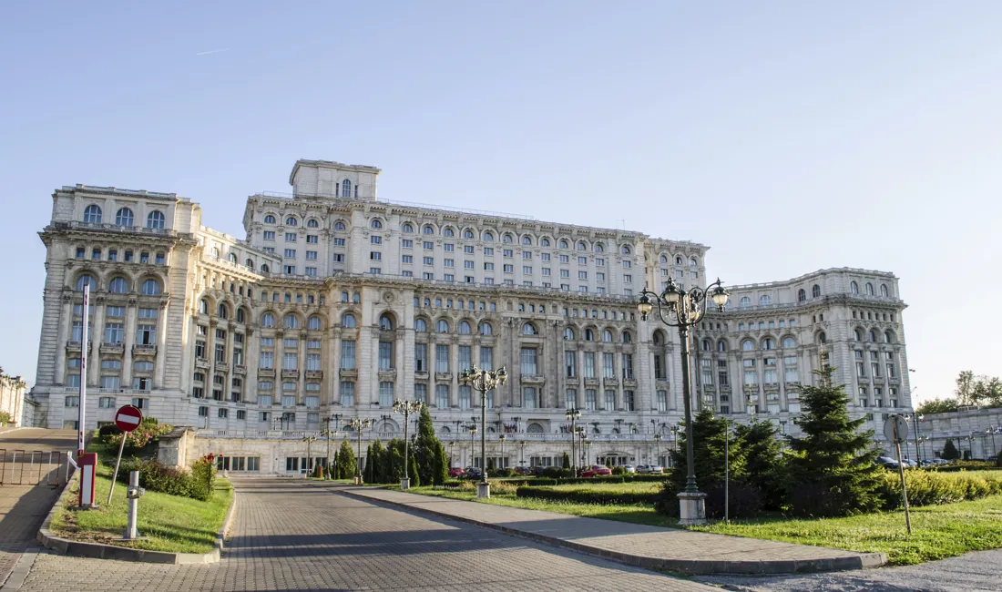 Parlamentets Palads i Bukarest Rumænien. Foto Viktors Farmor