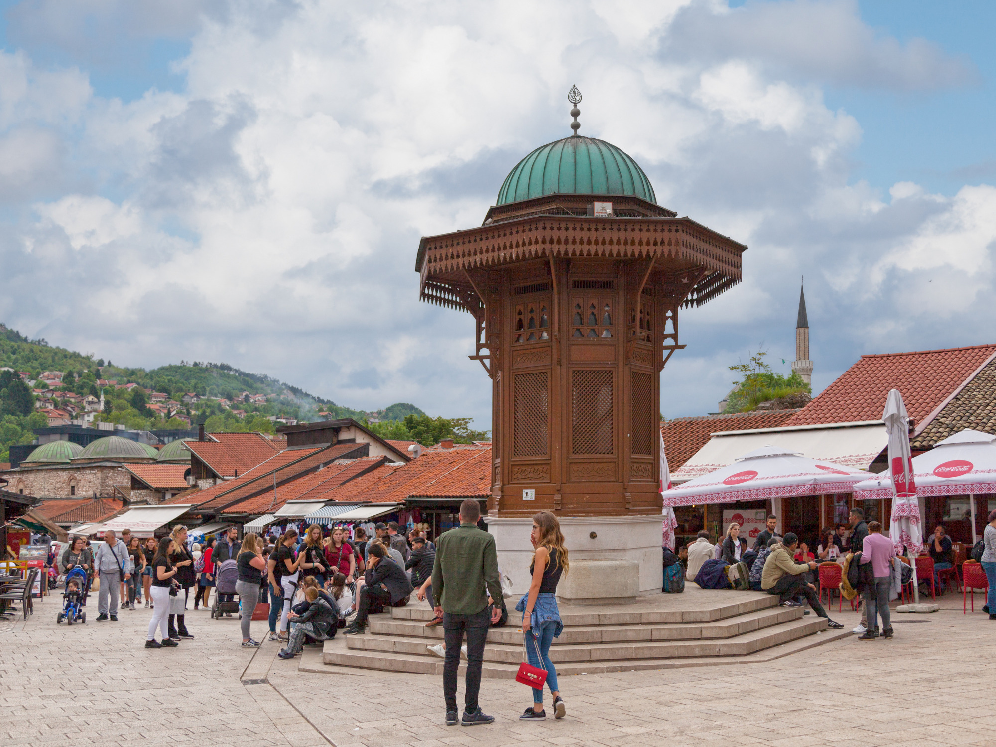Vi ser Sebilj fontænen. Ifølge legenden vil besøgende, der drikker fra fontænen, vende tilbage til Sarajevo. Foto Viktors Farmor