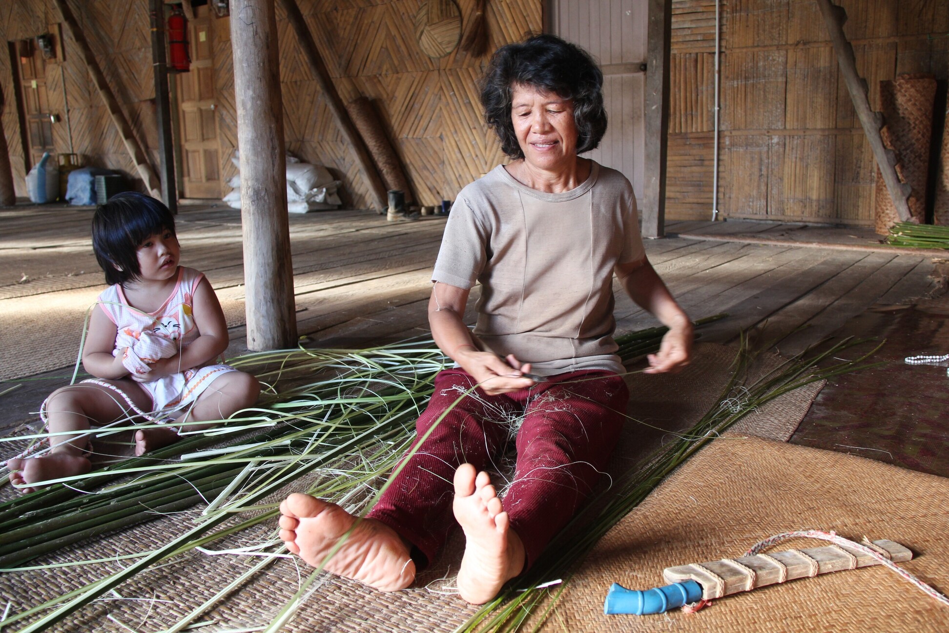 På rejsen bor vi hos Ibanerne i langhuse. Foto Lea Nielsen