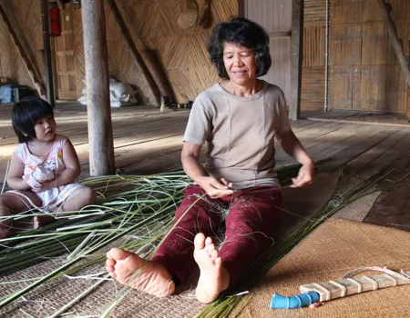 På rejsen bor vi hos Ibanerne i langhuse. Foto Lea Nielsen