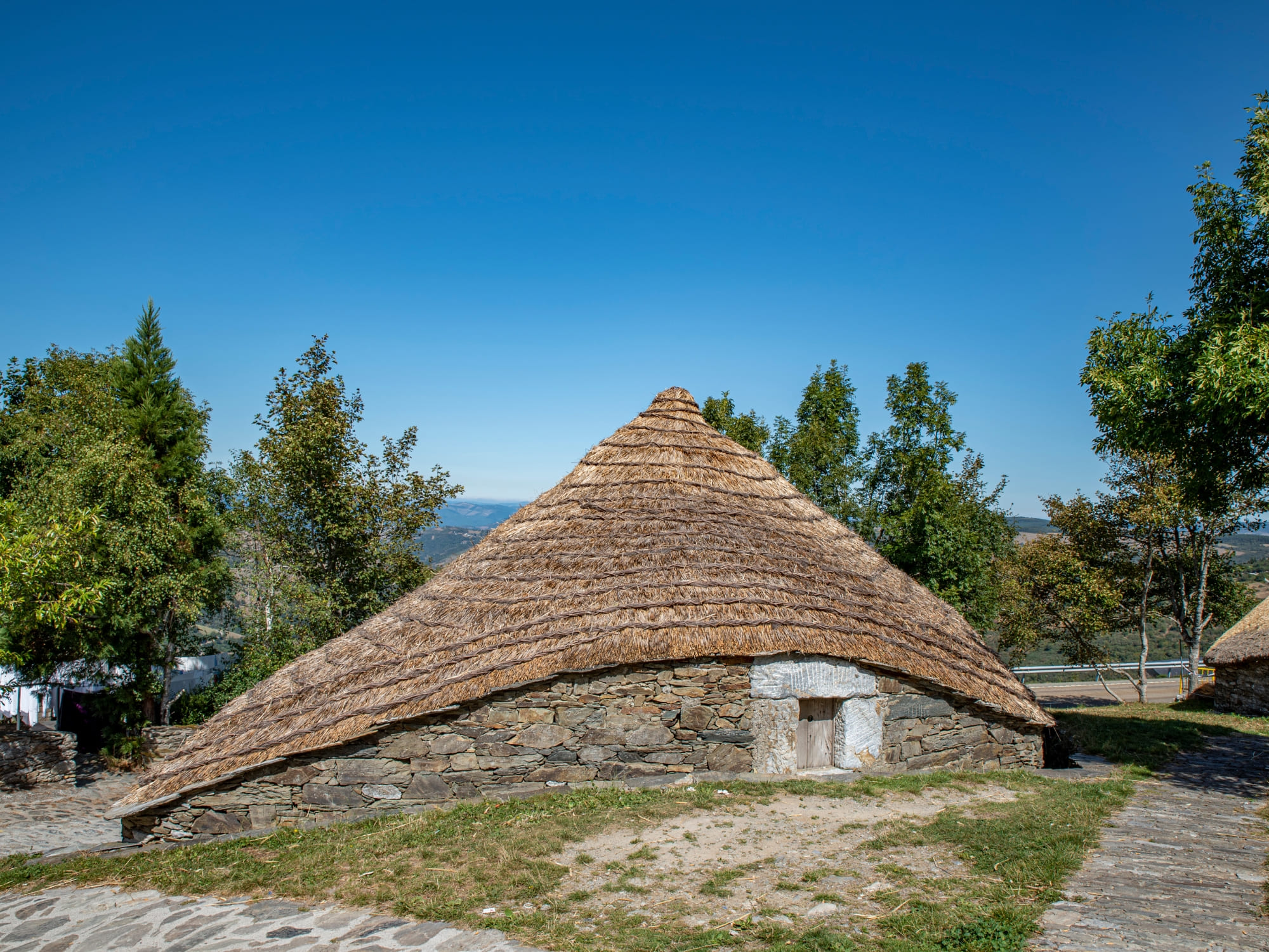 De traditionelle Pallozas i landsbyen O Cebreiro. Foto Viktors Farmor