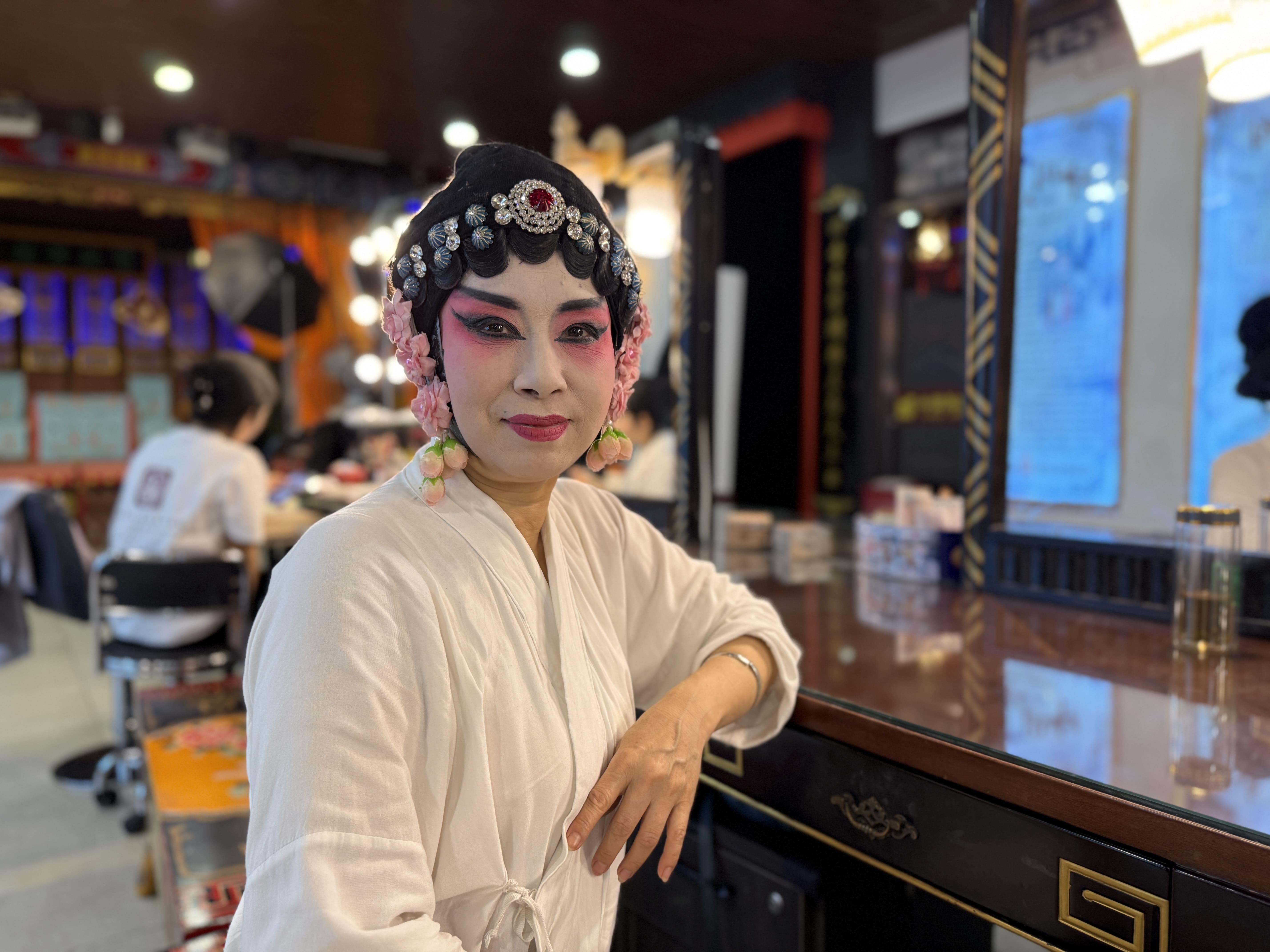 Sichuan-operaen i Chengdu er kendt for sine festlige performere. Foto Signe Bjørnskov Mynster