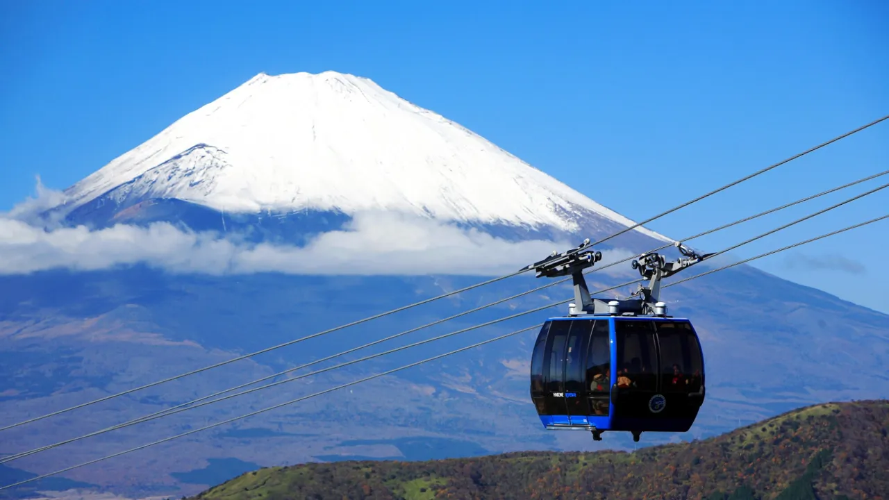 Vi tager svævebanen og nyder udsigten til Fuji. Foto Anders Stoustrup