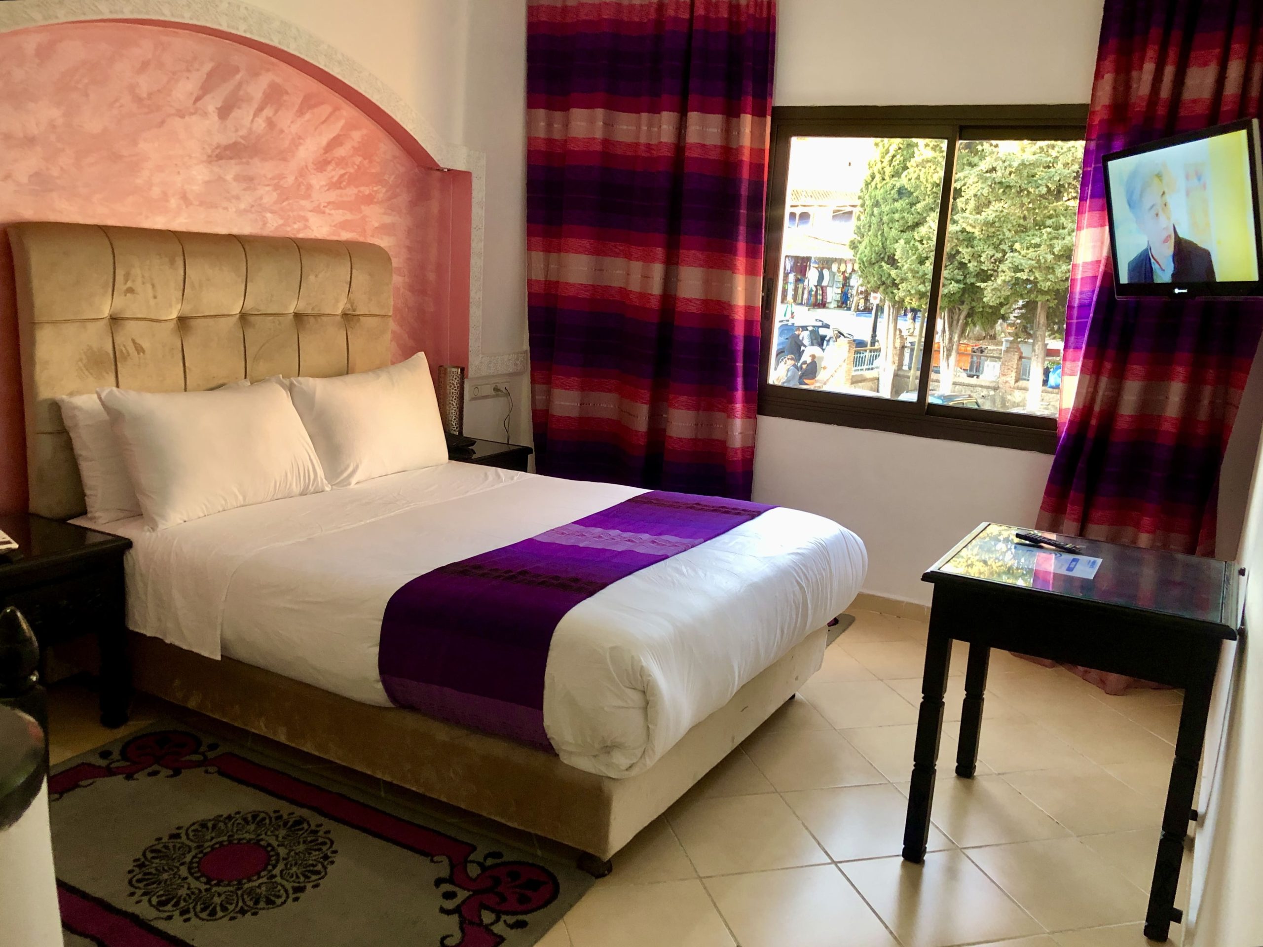 I Chefchaouen bor vi på det klassiske Parador Hotel, placeret midt i den blå medina. 