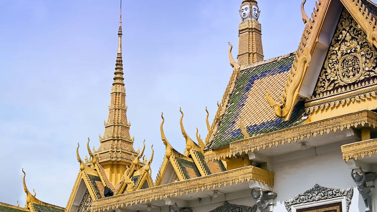 Sølvpagodens gulv er dækket af mere end 5000 sølvfliser. Foto Sue Todd