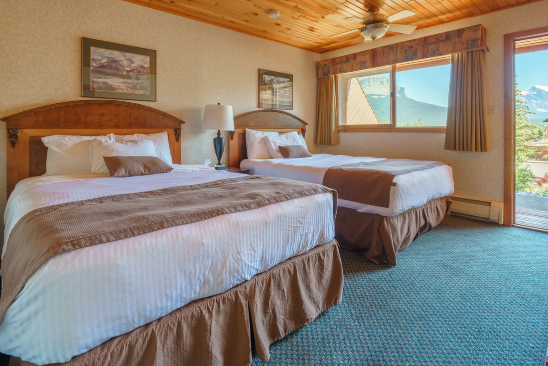 På et af vejens smukkeste stræk finder vi The Crossing Resort, indrammet af Mt. Wilson og de  canadiske Rockies. 