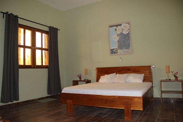 Dejligt hotel i grønne omgivelser.