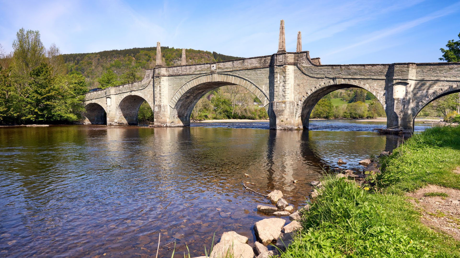 River Tay følger os flere steder på rejsen gennem det skotske højland. Foto Viktors Farmor