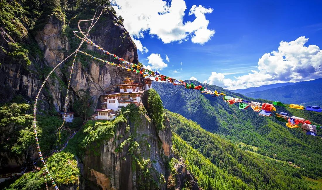 Tigerreden ligger med en dramatisk placering i Bhutans bjerge. Foto Viktors Farmor