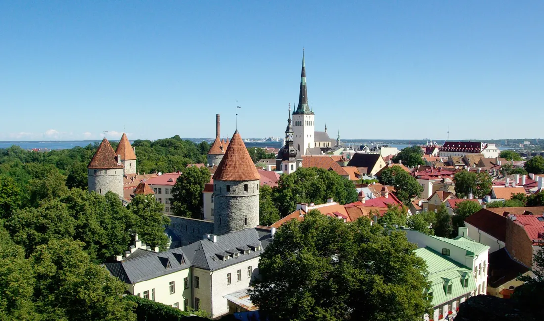 Estlands hovedstad, Tallinn er en charmerende by med under en halv million indbyggere.