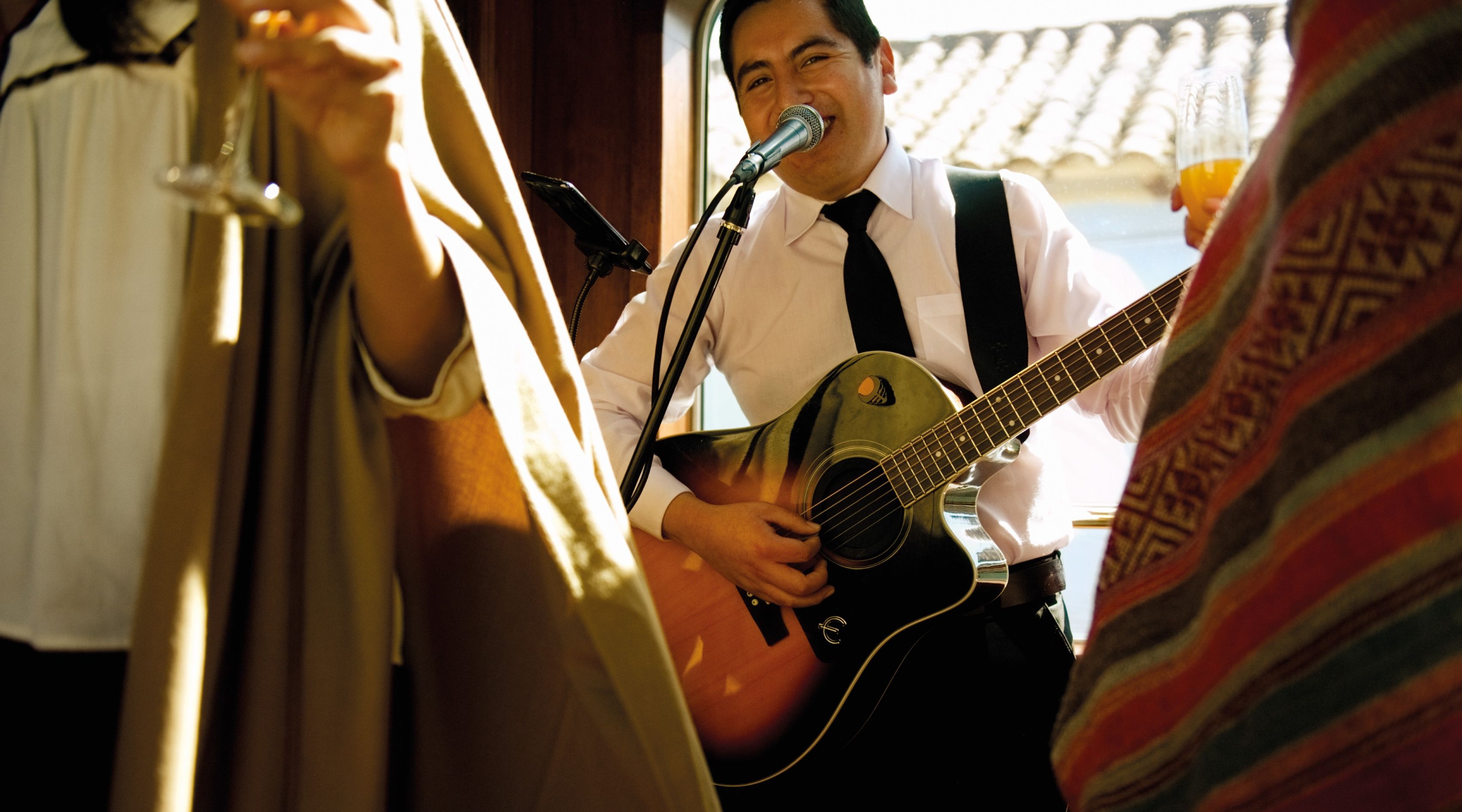 Der er livemusik på toget på vej til Machu Picchu med Hiram Bingham. Foto Viktors Farmor