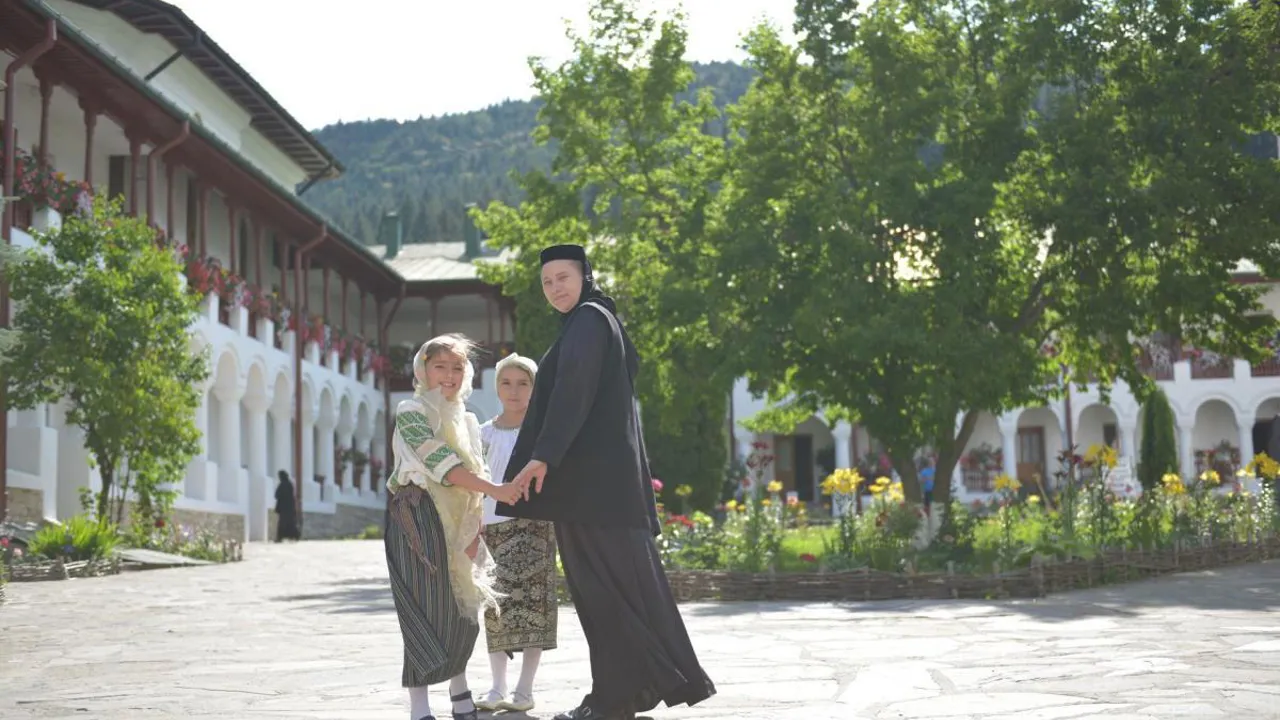 Vi besøger smukke klostre i området omkring Gura Humorului. Foto Stefan Cojocariu