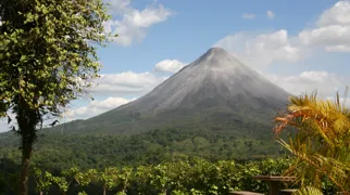 Den smukke og koniske Arenalvulkan ses i Costa Rica. Foto Claus Bech
