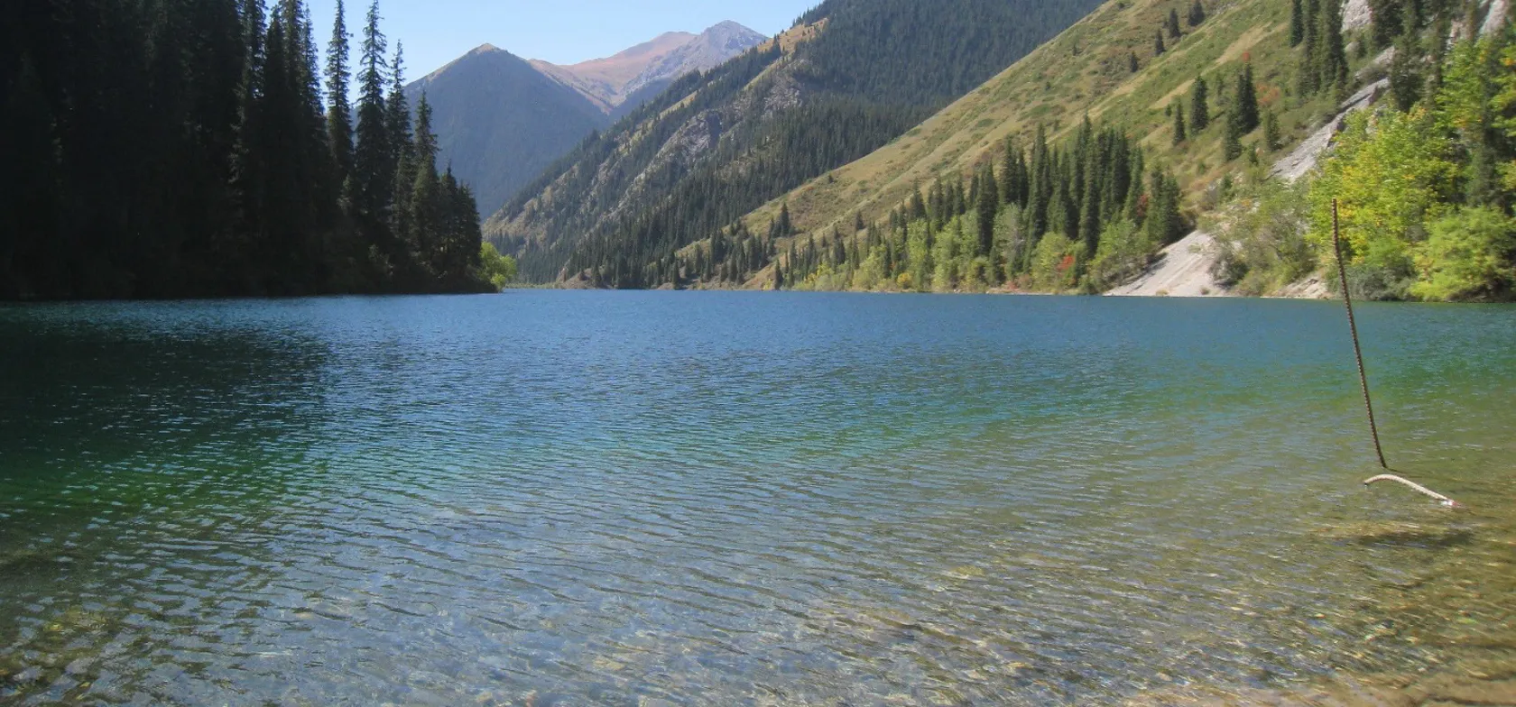 Kazakhstan har umådelig smuk natur - her Kolsay søerne. Foto Frank Capion