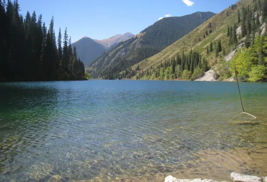 Kazakhstan har umådelig smuk natur - her Kolsay søerne. Foto Frank Capion