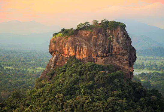 Oplev Løveklippen på en rejse til Sri Lanka med Viktors Farmor. Rejs med på den store rundrejse i landet.