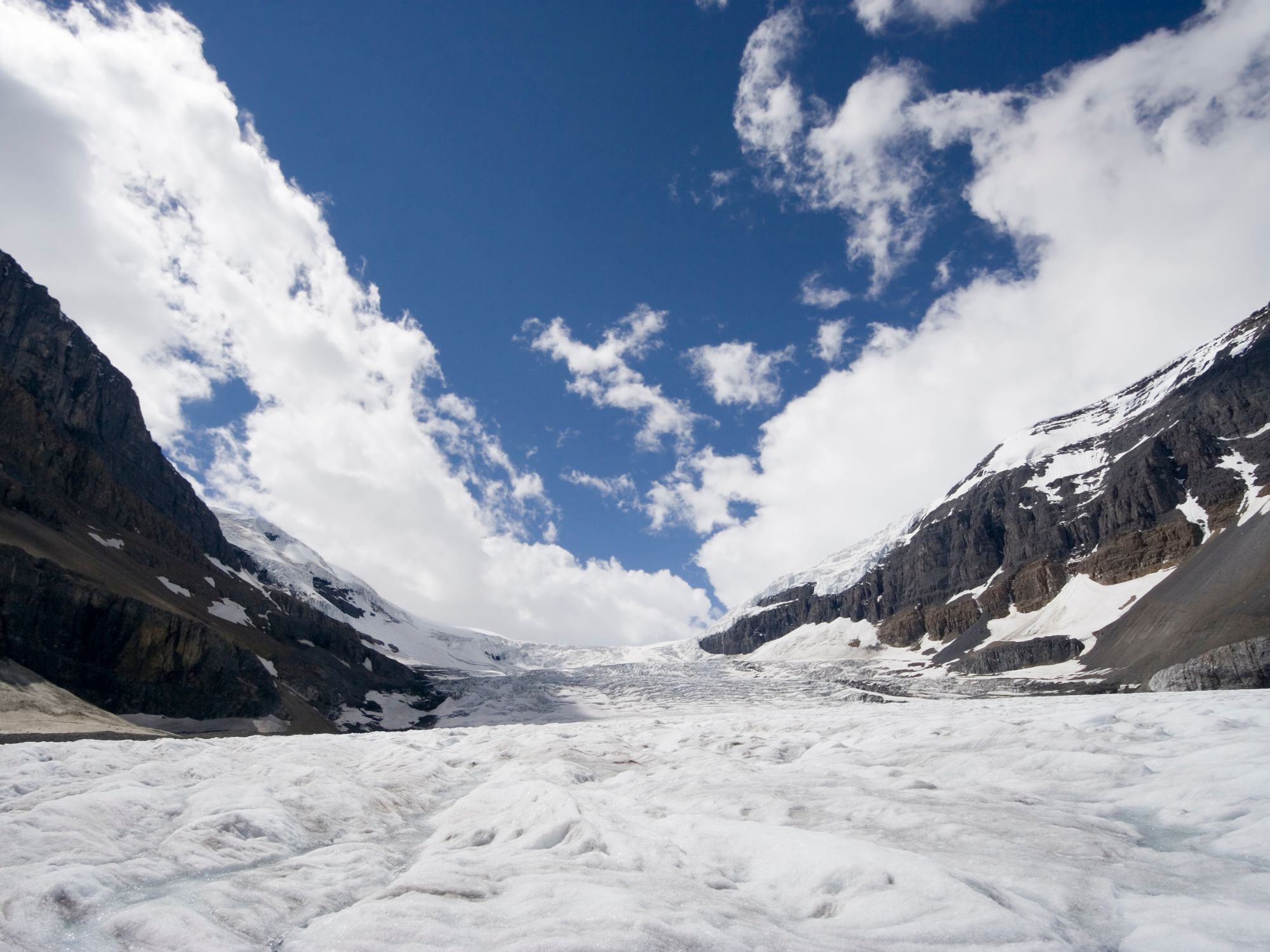 Vi besøger Athabasca-gletsjeren ved Columbia Icefield på vej til Jasper. Foto Viktors Farmor