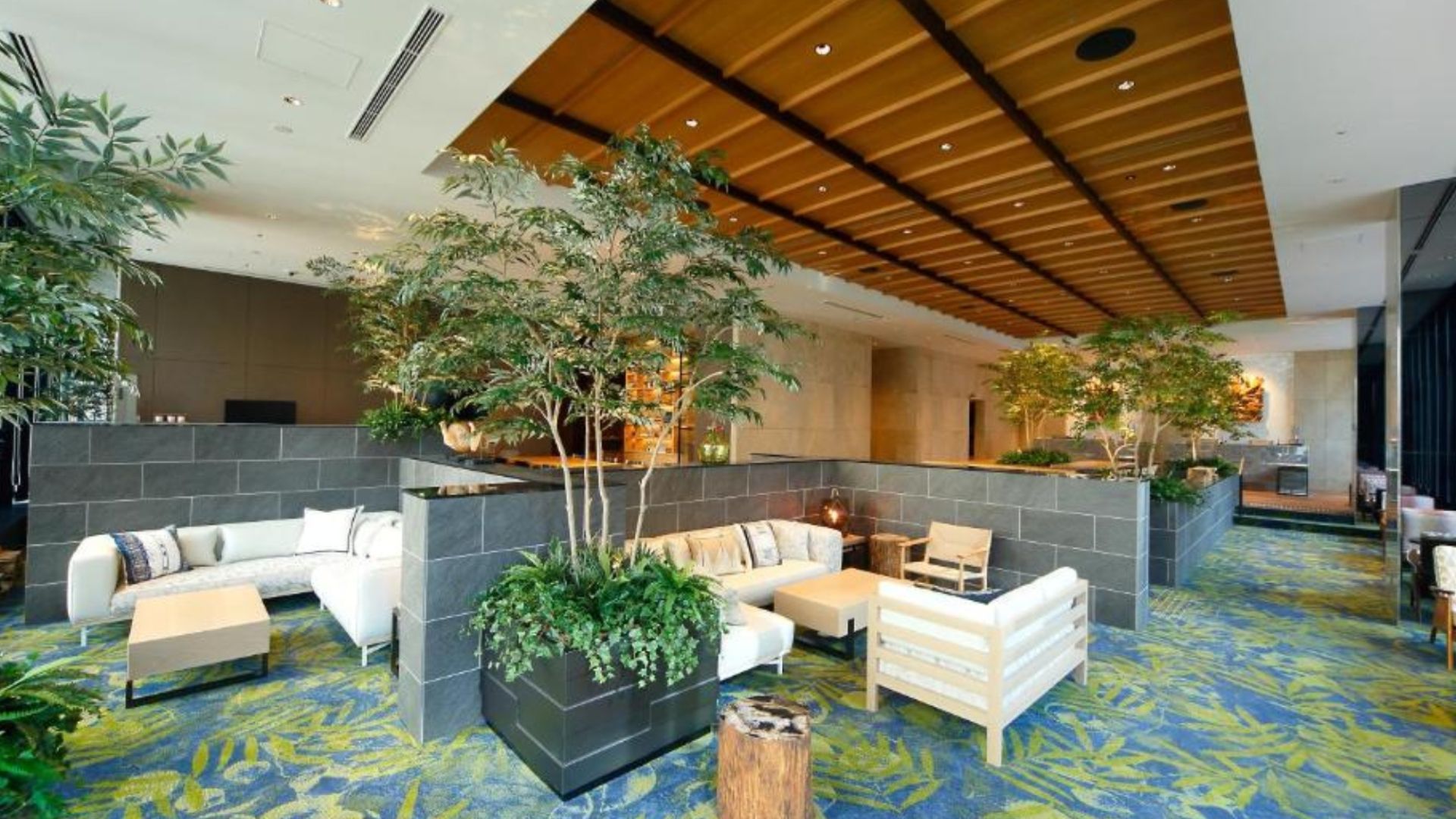 Vi bor på et moderne hotel i centrum af Osaka. Foto Viktors Farmor 