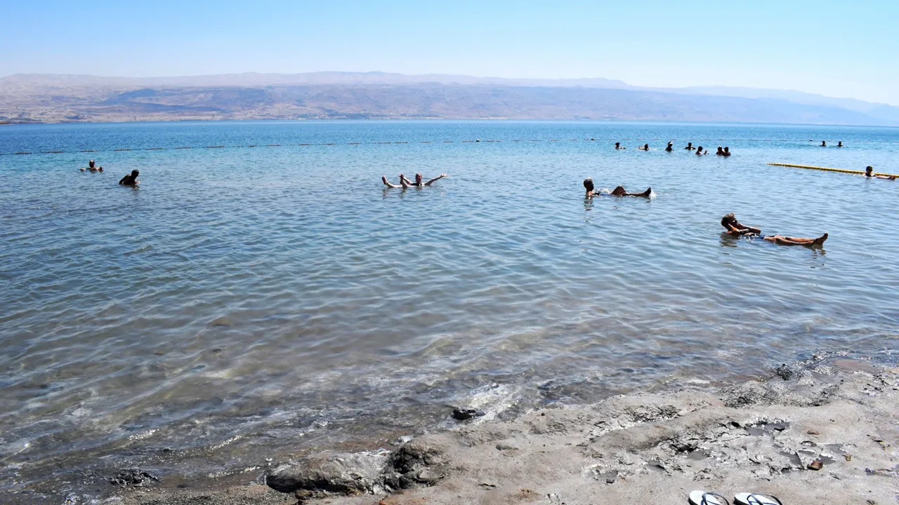 Tag med på en badetur i Det Døde Hav. Vidste du, at saltet kommer fra Jordanfloden? Foto Anne Sophie Meyer Larsen