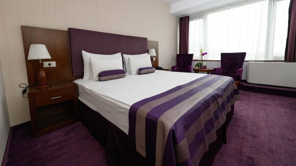 Grand Hotel ligger centralt i Cluj i området Grigorescu, blot få minutters gang fra Central.