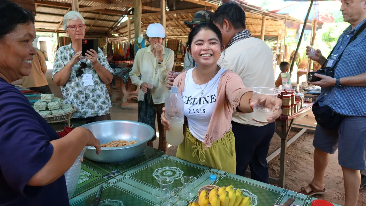 Vi oplever stemningen på lokale markeder. Foto Lisbeth Engbo