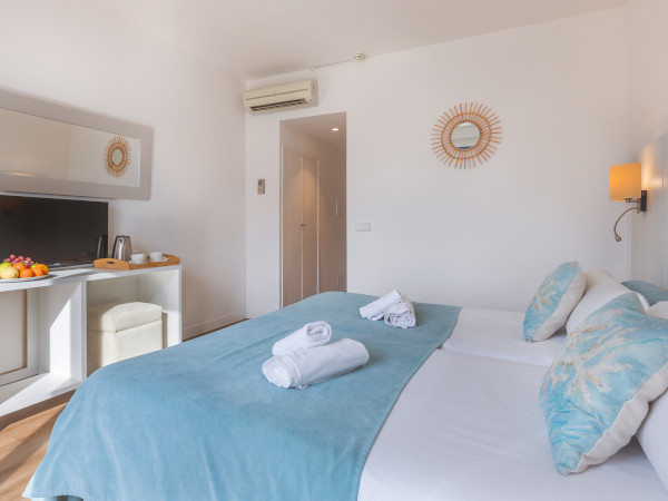 På rejsens resterende dage bor vi på et familiedrevet byhotel lige ved stranden i Puerto de Sóller. 