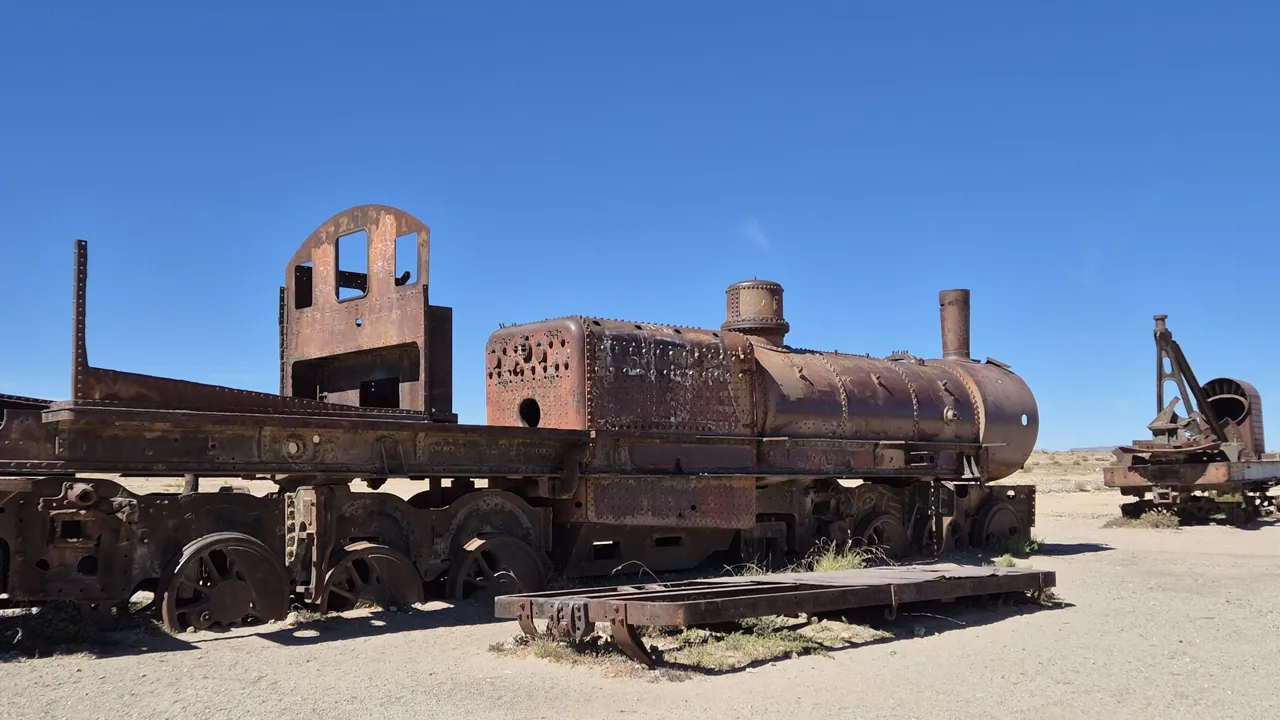 I Uyuni besøger vi togkirkegården med damptog fra omkring 1890. Foto Henrik Bjerresø