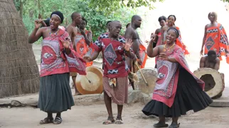 Gennem traditionel sang og dans lærer vi om Swazilands kultur. Foto Anna-Karin Johannsen