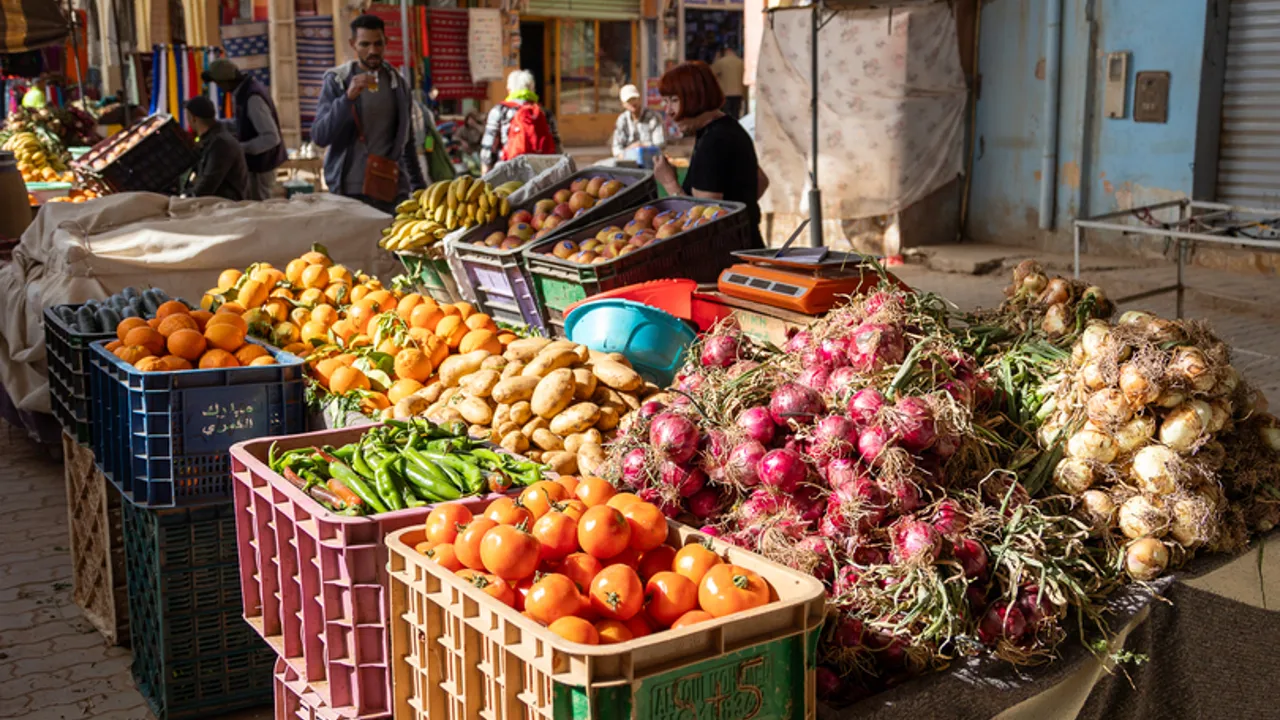 Der altid masser af farvestrålende frugt og grønt på markederne i Marokko. Foto Verner Rud