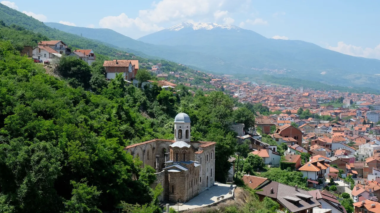 Prizren ligger på skråningerne af Sar Bjergene. Foto Mesut Toker