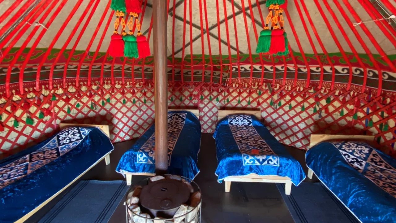 Man overnatter op til 4 personer i hver jurte. Foto Michael Høeg Andersen