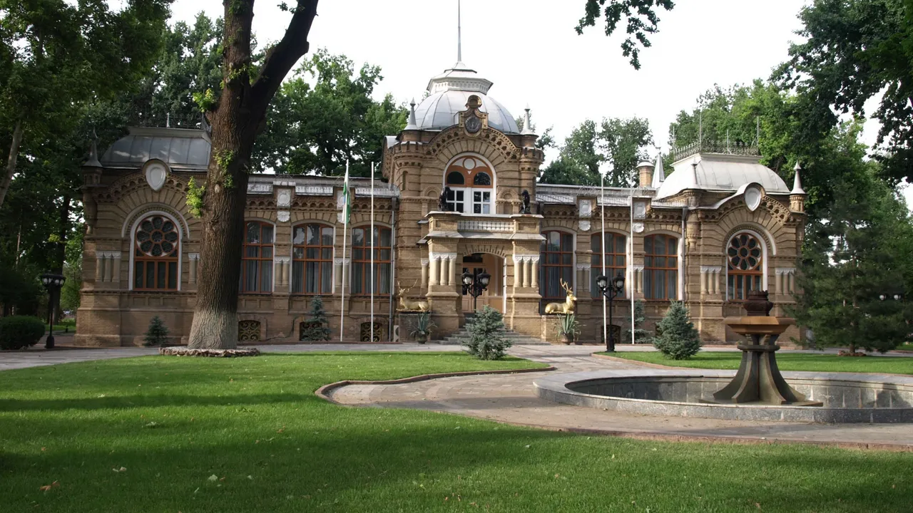 Ét af byen Tashkents helt særlige monumenter er Prins Romanovs Palads som ligger centralt i byen. Foto Viktors Farmor