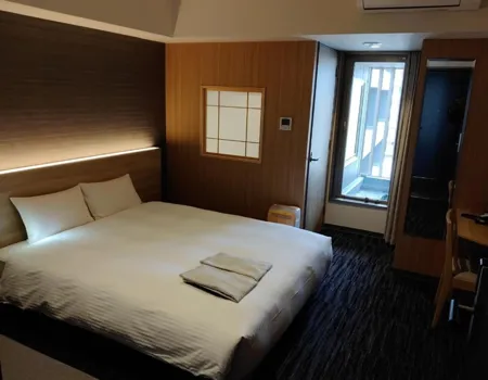 Ala Hotel Kyoto er 4-stjernet og har en perfekt beliggenhed nær stationen i centrum af Kyoto.