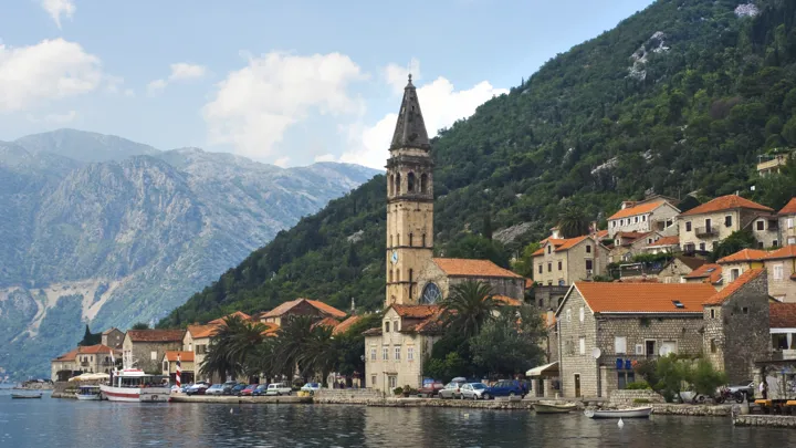 Den hyggelige by Perast som vi besøger i Montenegro. Foto Viktors Farmor
