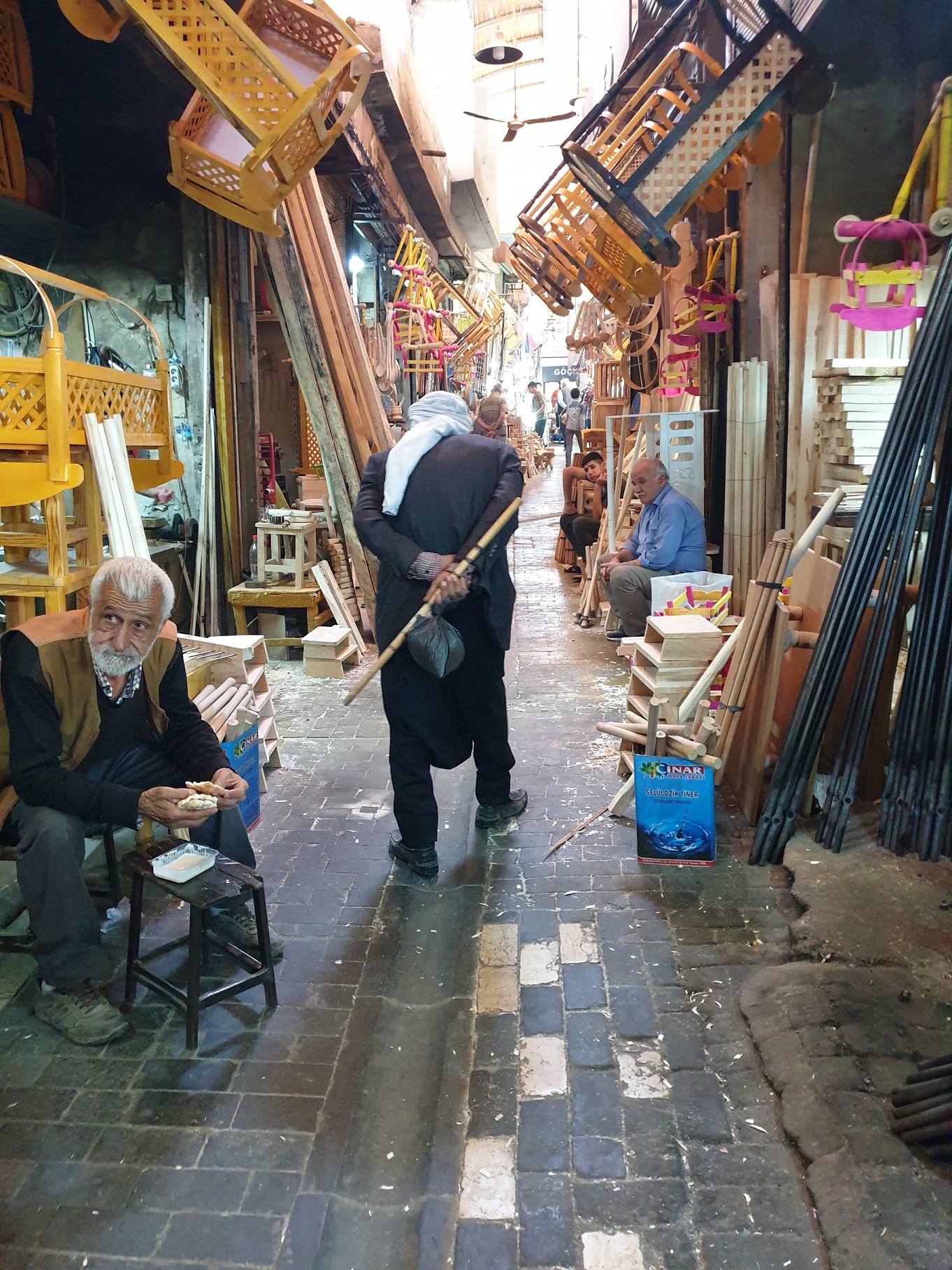 Et besøg i bazaren er altid en oplevelse. Foto Kirsten Gynther Holm