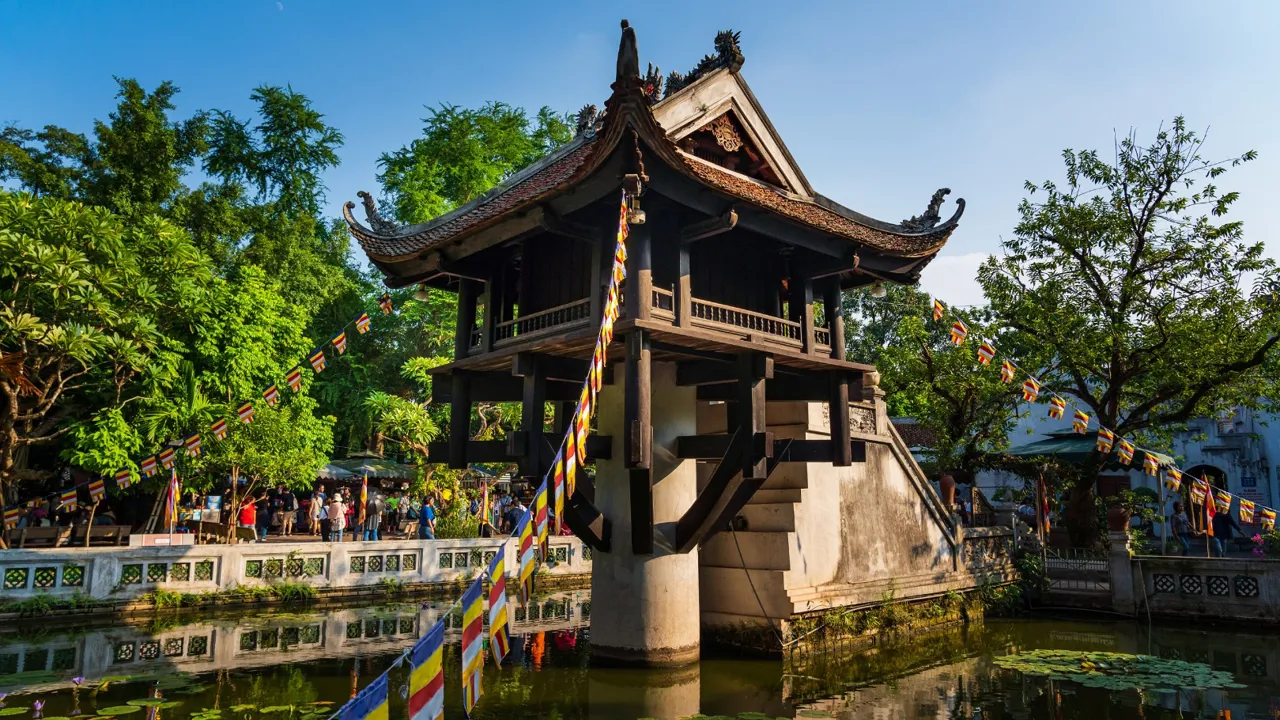 One Pillar pagodaen i Hanoi er bygget i 1049 af kejser Tong. Foto Viktors Farmor