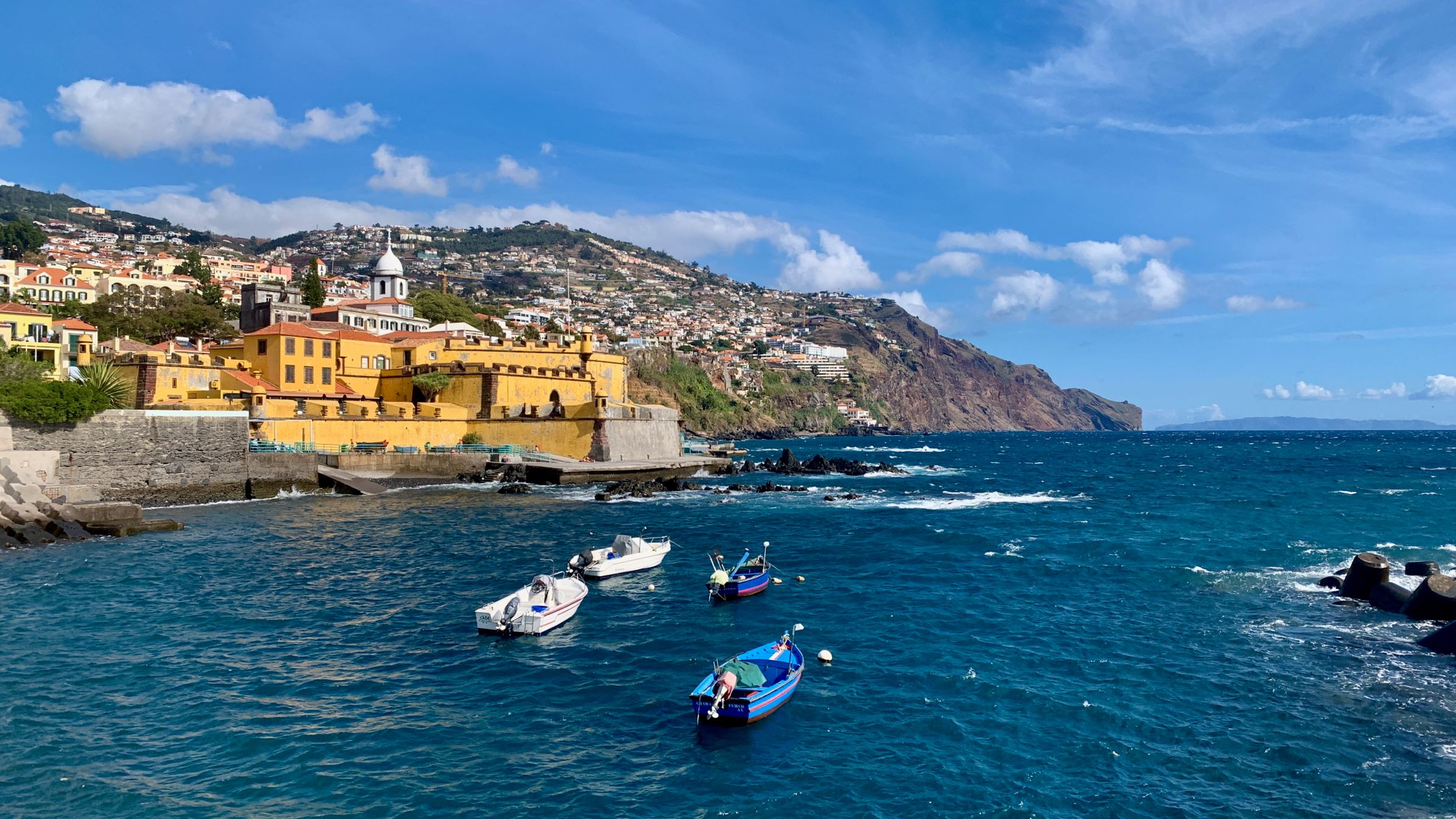 Det gule fort i Funchal ligger smukt ned til vandet. Foto Anders Stoustrup