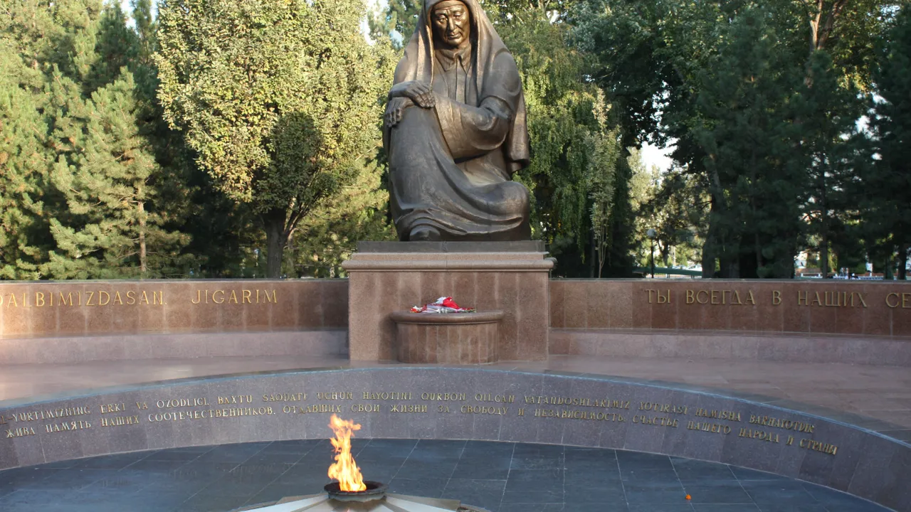 Monumentet Crying Mother er bygget til ære for de 400.000 uzbekiske soldater, der døde i Anden Verdenskrig. Foto Lone Andersen