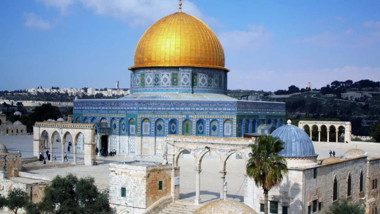 Oven over Grædemuren ligger den smukke Omar moske med guldkuplen. Foto Viktors Farmor