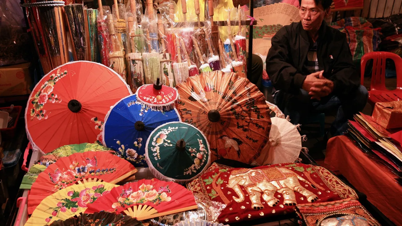 Håndværk til salg på natmarked i Chiang Mai. Foto Viktors Farmor