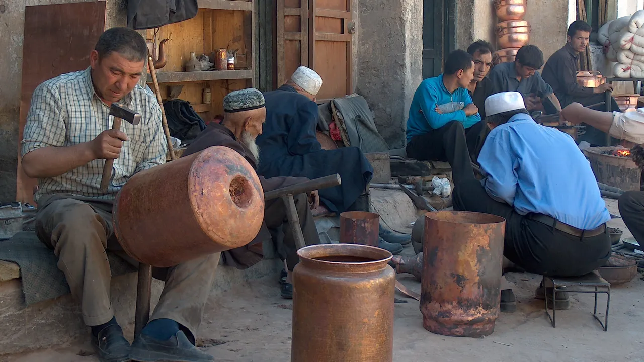 Lokale håndværkere i Kashgar. Foto Viktors Farmor 